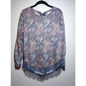 Women's blouse, floral, lace. Xs